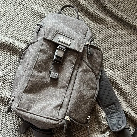 Think Tank Photo Urban Access 8 Sling Camera Bag in Black - Picture 1 of 8